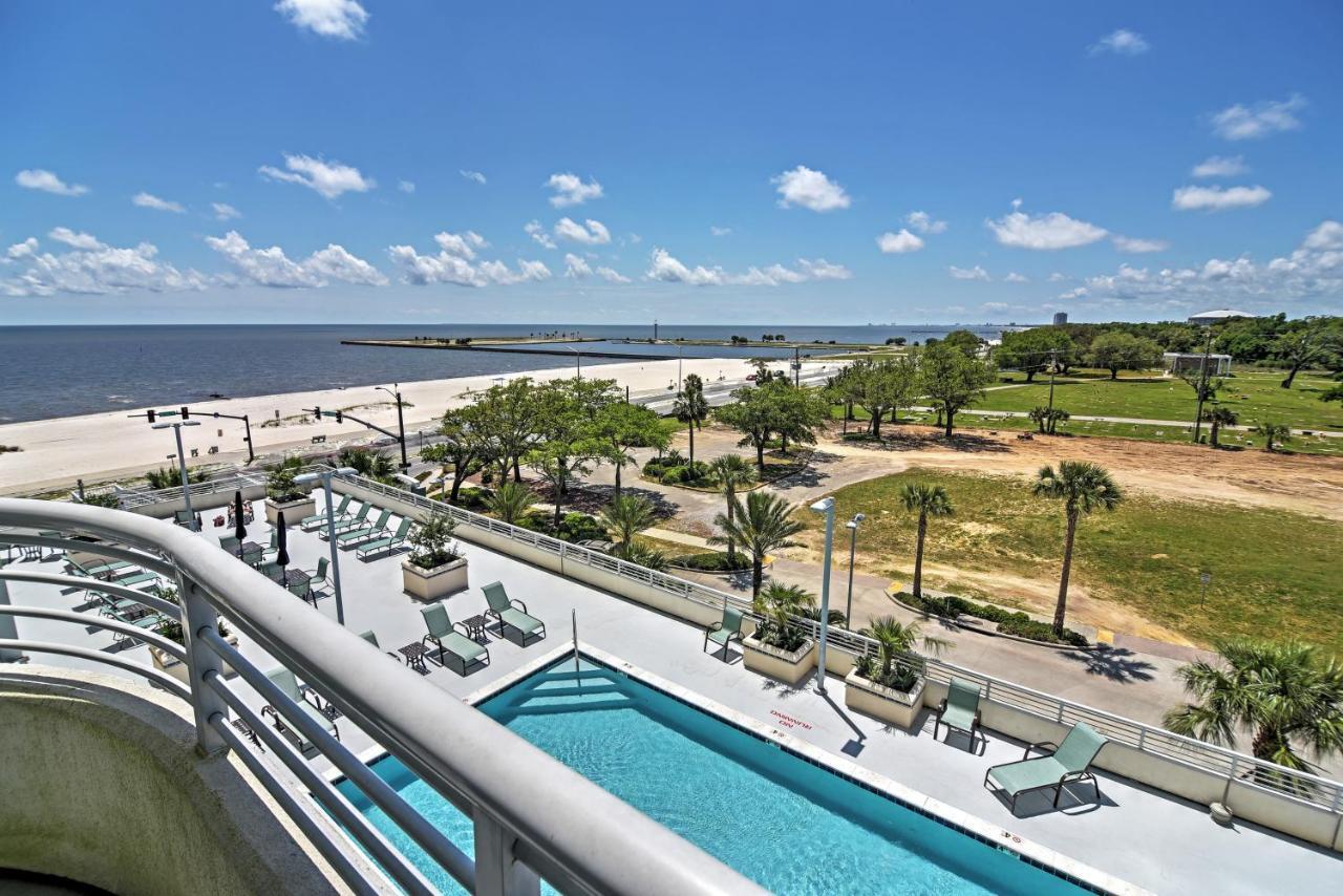 Beachside Club Balcony With Ocean View Apartment