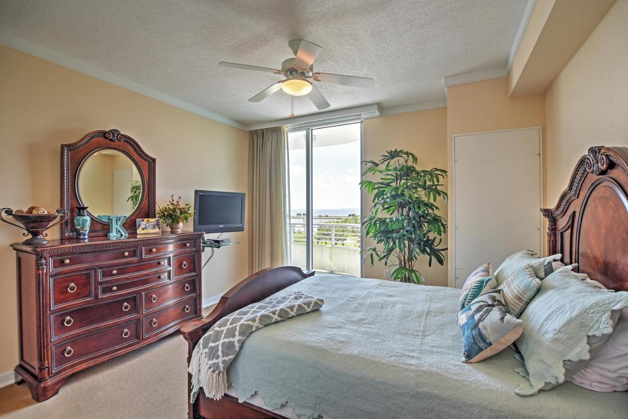Beachside Club Balcony With Ocean View *